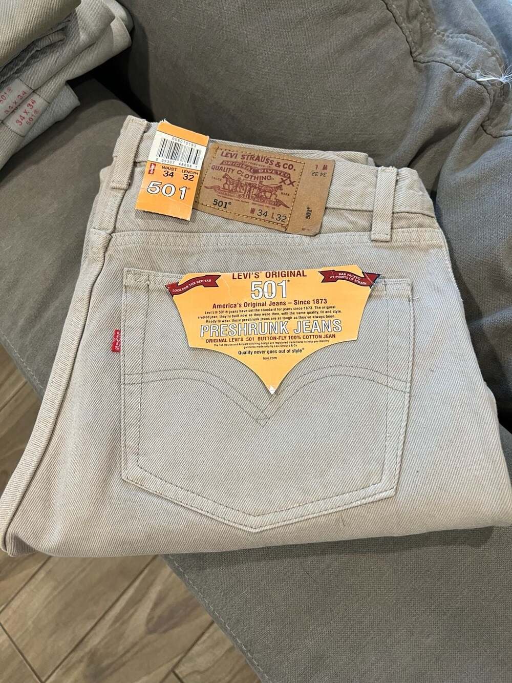 Vintage deadstock Levi's 501 original jeans Made in USA W34 L32 beige grey